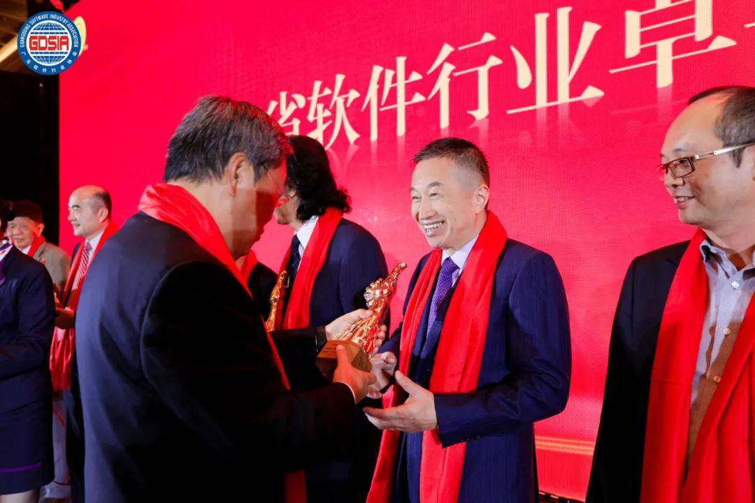 远光软件陈利浩荣获广东省软件行业“卓粤企业家”