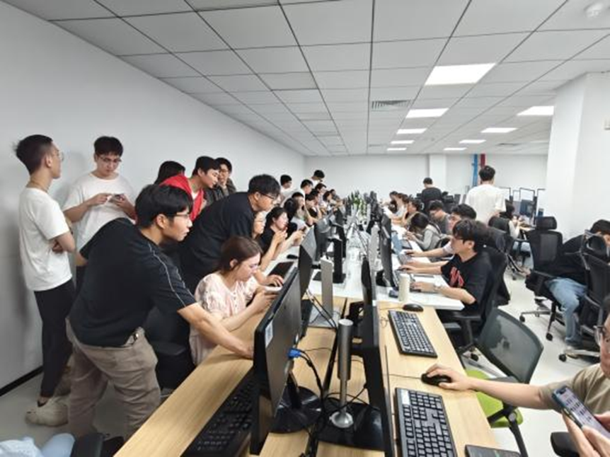 远光故事 | 代码之外，看见程序员的“人”